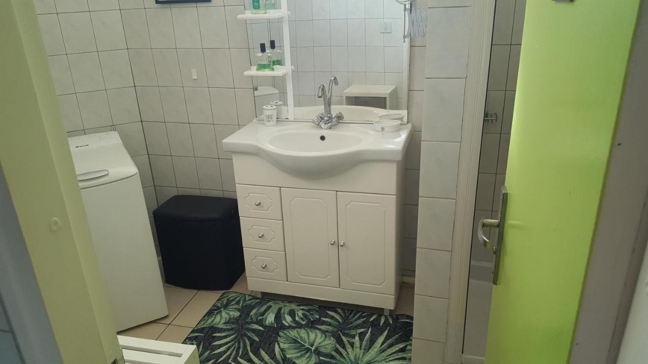Les Pieds Dans L'Eau Apartment Tartane Exterior photo
